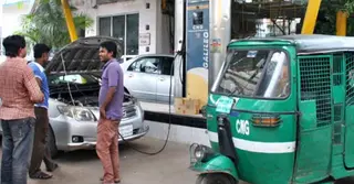 এলপিজি সংকটে বিপর্যয়ের মুখে চট্টগ্রামের পরিবহন খাত